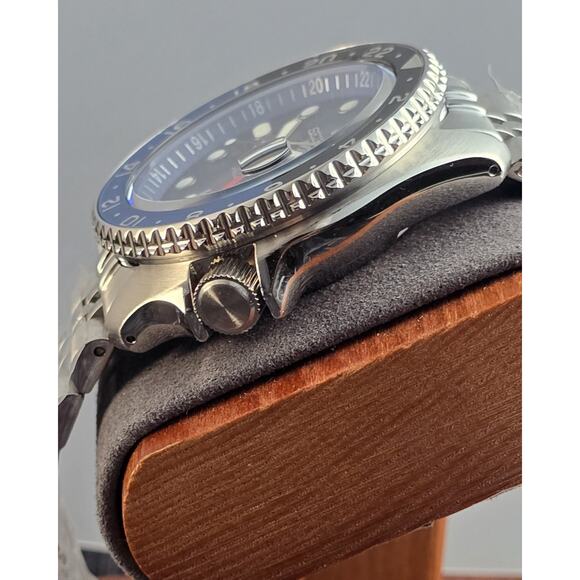 Seiko SSK003K1 GMT Diver – Blue Dial, 4R34 Auto, Black/Blue Bezel, NOS Unworn - Picture 5 of 8